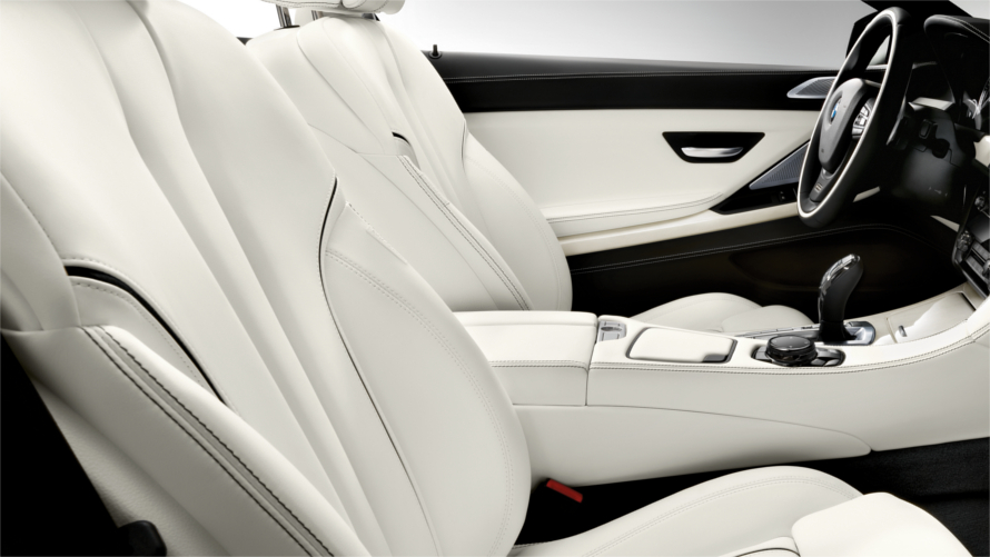 Fine-grain Merino leather Opal White. Fine-grain Merino leather Opal White.